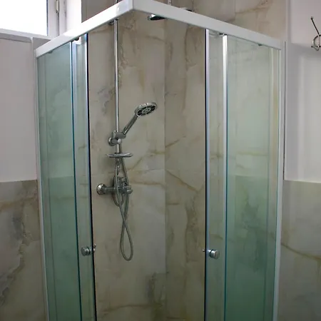 Osho Apartmán Tirana